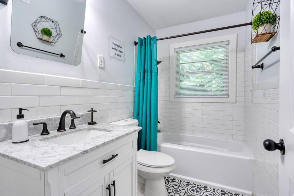 2Br 1Ba Duplex House King Beds Great For Small Groups Close To All Uptown Charlotte Attractions Bagian luar foto