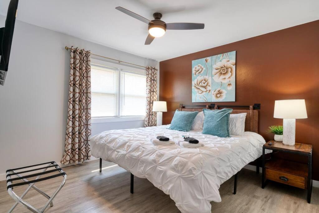 2Br 1Ba Duplex House King Beds Great For Small Groups Close To All Uptown Charlotte Attractions Bagian luar foto