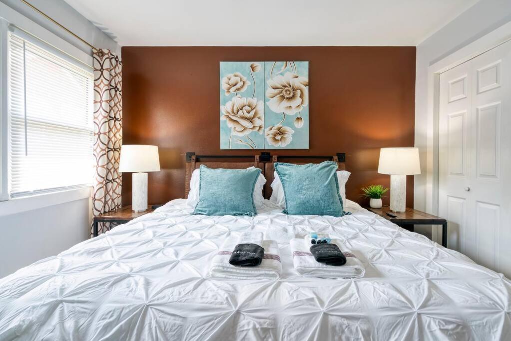 2Br 1Ba Duplex House King Beds Great For Small Groups Close To All Uptown Charlotte Attractions Bagian luar foto