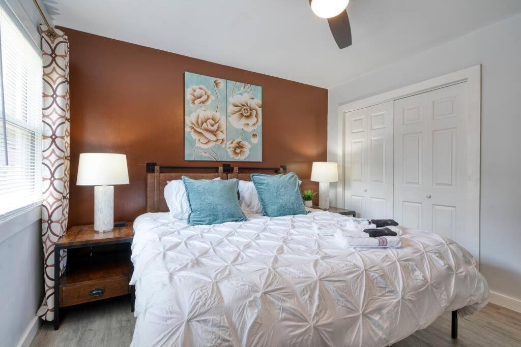 2Br 1Ba Duplex House King Beds Great For Small Groups Close To All Uptown Charlotte Attractions Bagian luar foto