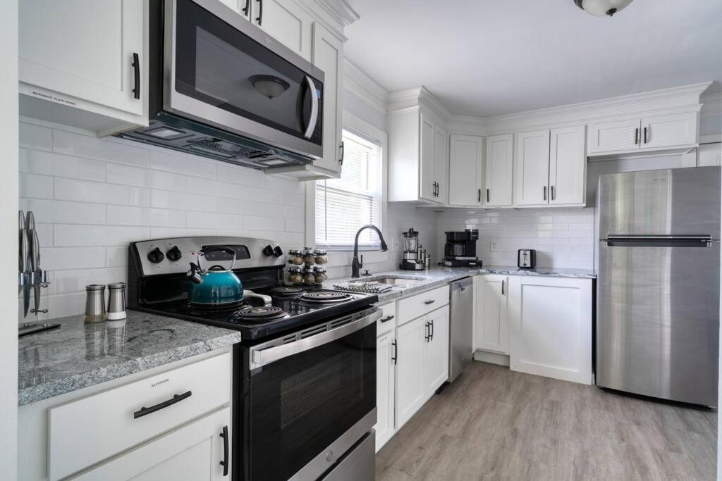 2Br 1Ba Duplex House King Beds Great For Small Groups Close To All Uptown Charlotte Attractions Bagian luar foto