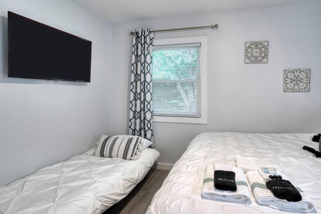 2Br 1Ba Duplex House King Beds Great For Small Groups Close To All Uptown Charlotte Attractions Bagian luar foto