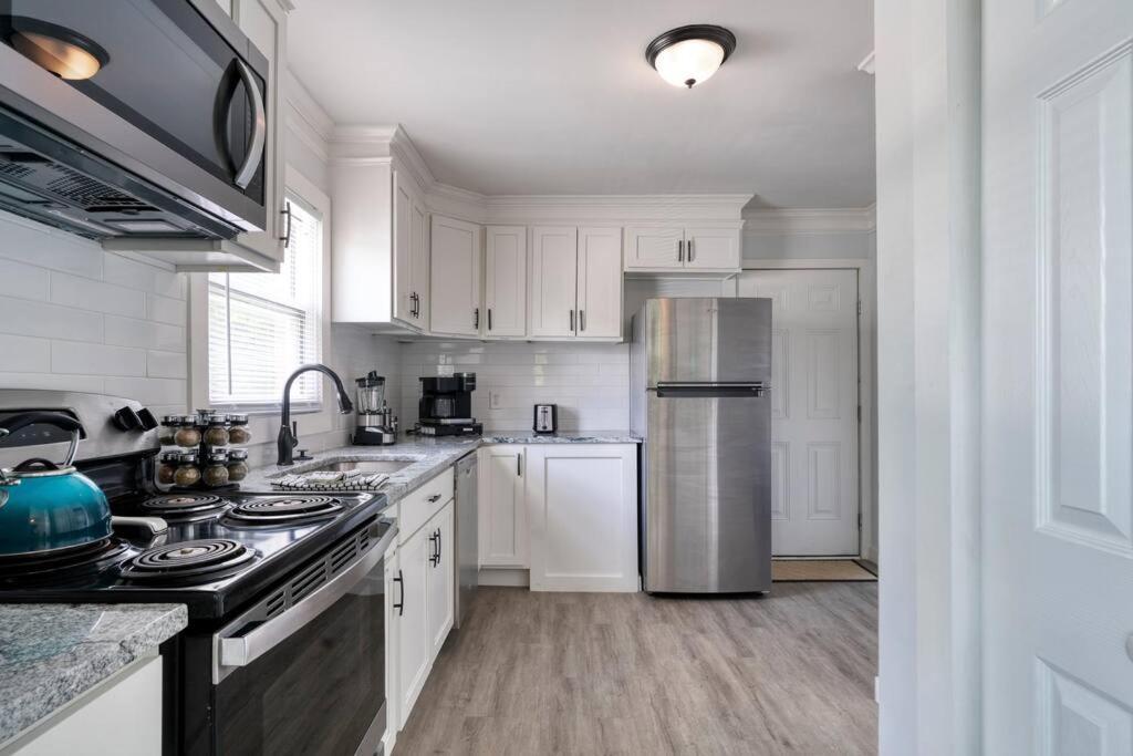 2Br 1Ba Duplex House King Beds Great For Small Groups Close To All Uptown Charlotte Attractions Bagian luar foto