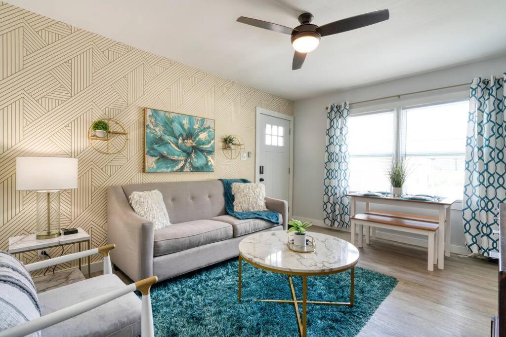 2Br 1Ba Duplex House King Beds Great For Small Groups Close To All Uptown Charlotte Attractions Bagian luar foto