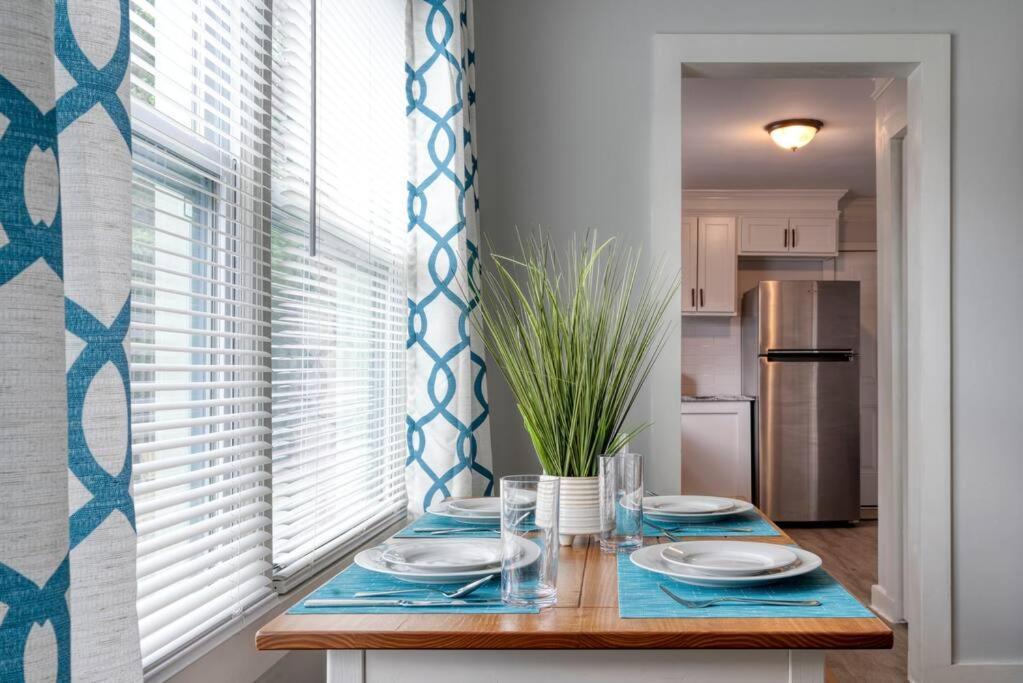2Br 1Ba Duplex House King Beds Great For Small Groups Close To All Uptown Charlotte Attractions Bagian luar foto